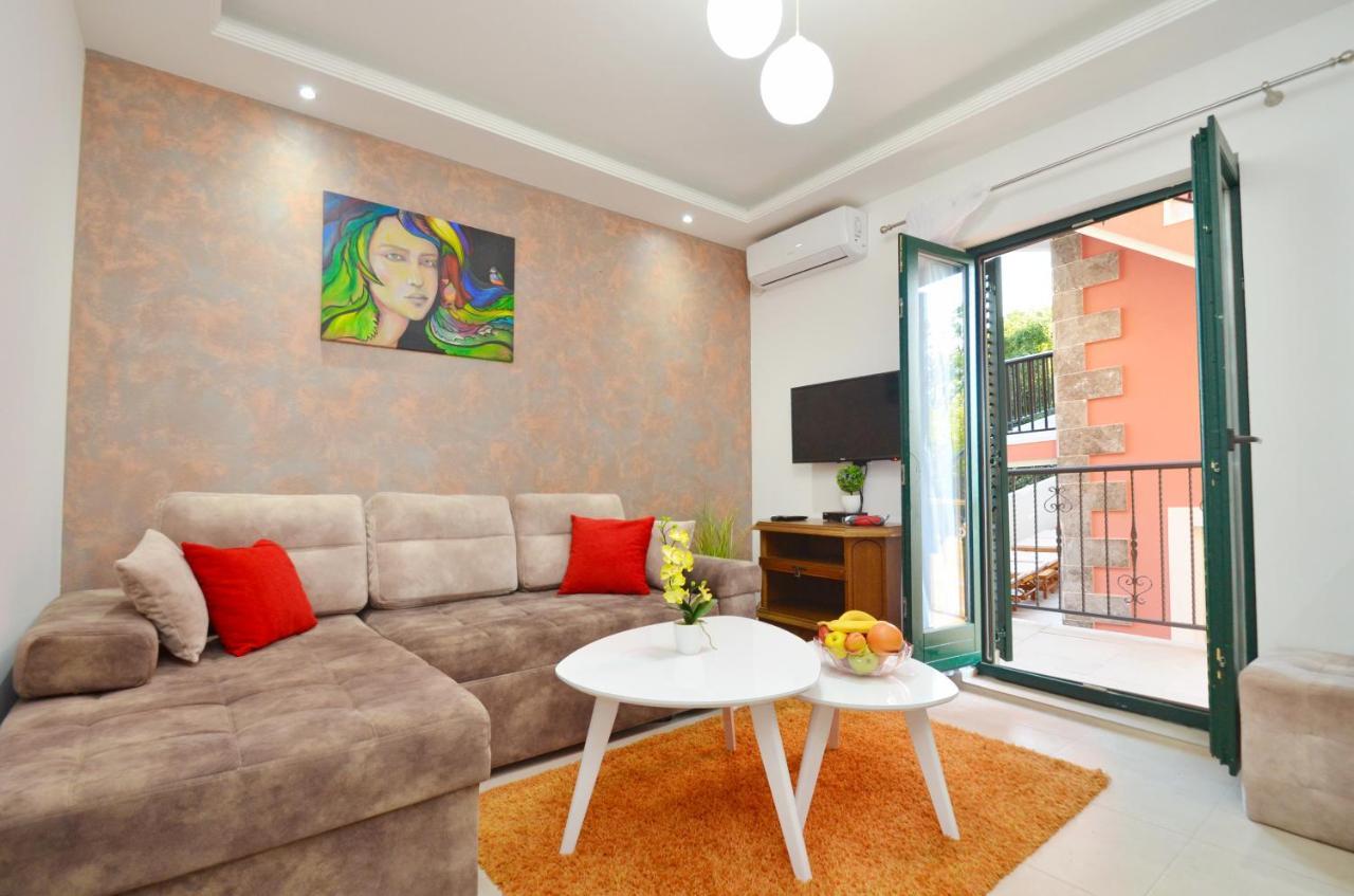 Apartments Lux S Tivat Eksteriør billede