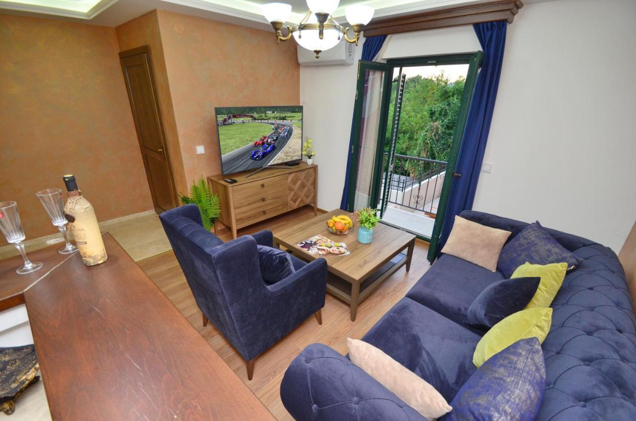 Apartments Lux S Tivat Eksteriør billede