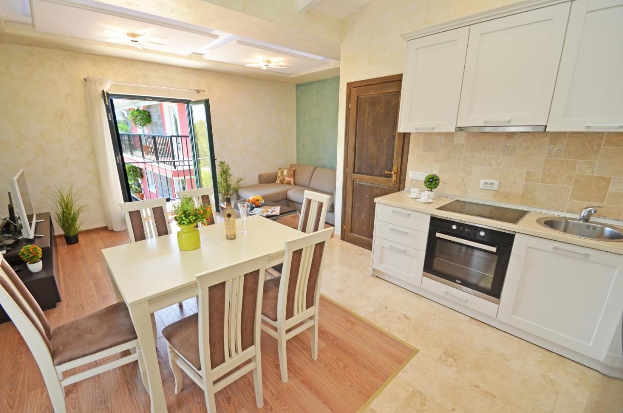 Apartments Lux S Tivat Eksteriør billede